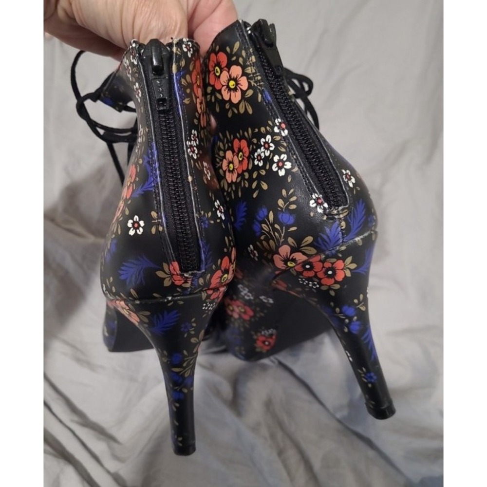 Nine West Briago Black Floral Lace up Sandal SZ 9.5 w/tassel back zip punk‎ goth - Picture 6 of 11